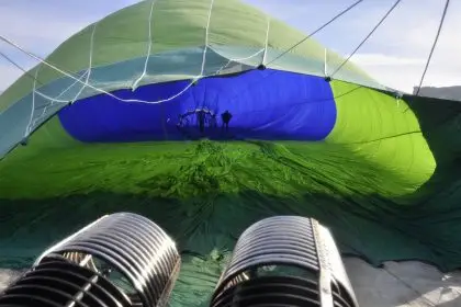 how hot air balloon works
